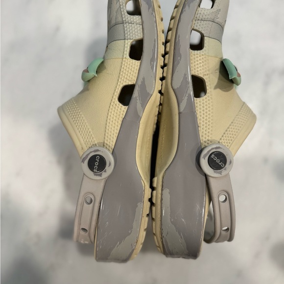 Baby Yoda Crocs Men’s Size 7 - Picture 3 of 6